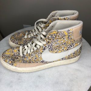 Yellow Paisley Nike High Tops Woman’s US10
